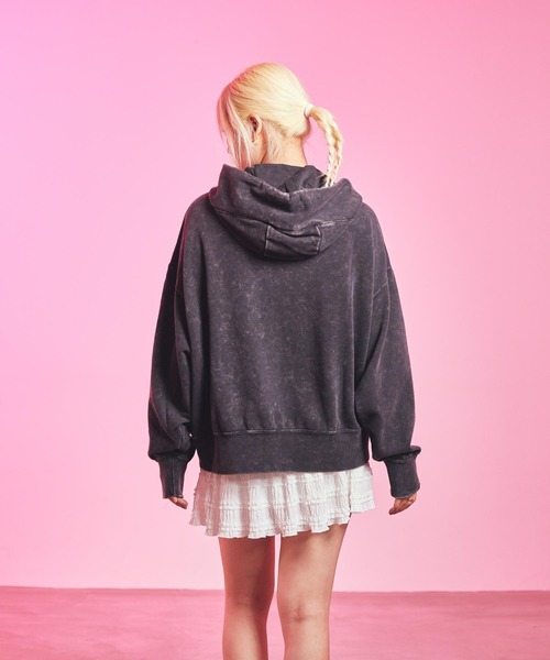 NIKE（ナイキ）の「ナイキ スポーツウェア ウィメンズ オーバーサイズ プルオーバー フリース フーディ / Nike Sportswear Women's Oversized Pullover Fleece Hoodie IO0489-010 Black（パーカー・レディース・ブラック・XS/XL/L/M/S）」の7枚目の写真