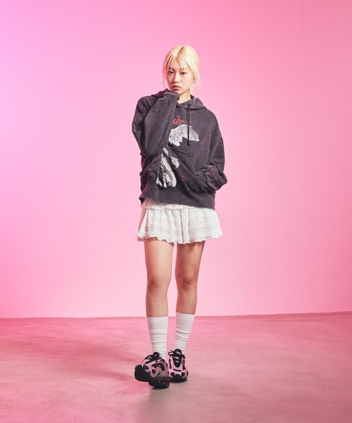 NIKE（ナイキ）の「ナイキ スポーツウェア ウィメンズ オーバーサイズ プルオーバー フリース フーディ / Nike Sportswear Women's Oversized Pullover Fleece Hoodie IO0489-010 Black（パーカー・レディース・ブラック・XS/XL/L/M/S）」の5枚目の写真