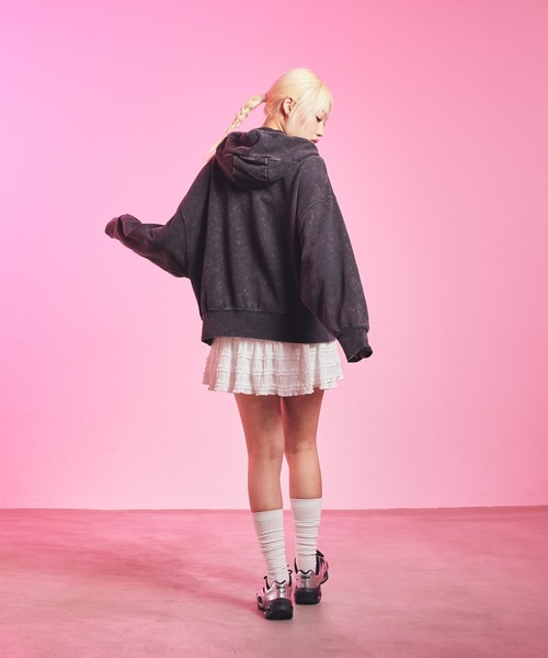 NIKE（ナイキ）の「ナイキ スポーツウェア ウィメンズ オーバーサイズ プルオーバー フリース フーディ / Nike Sportswear Women's Oversized Pullover Fleece Hoodie IO0489-010 Black（パーカー・レディース・ブラック・XS/XL/L/M/S）」の3枚目の写真