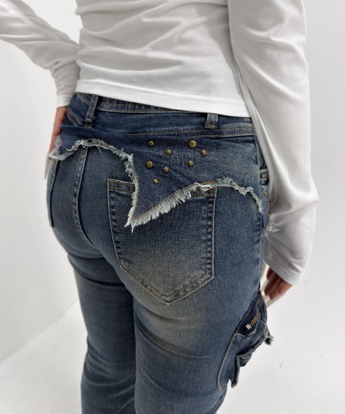 .KOM（ドットコム）の「A'GEM/9 × .kom 『.KOM/ドットケーオーエム』 Grunge Cargo Pocket Flare Denim/グランジ系 カーゴポケット フレアデニムパンツ（デニムパンツ・レディース・ブラック/ブルー・M）」の7枚目の写真