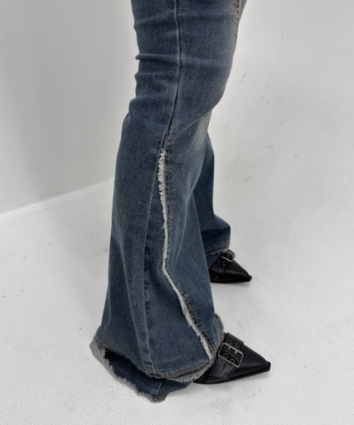 .KOM（ドットコム）の「A'GEM/9 × .kom 『.KOM/ドットケーオーエム』 Grunge Cargo Pocket Flare Denim/グランジ系 カーゴポケット フレアデニムパンツ（デニムパンツ・レディース・ブラック/ブルー・M）」の8枚目の写真