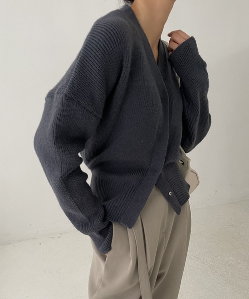 Doula Doula(ドゥーラドゥーラ)の「Vネックニットカーディガン(ニット/セーター・レディース・ブラウン/ベージュ/グレー・FREE)」の22枚目の写真