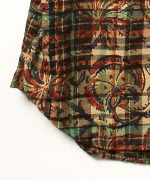 BEAMS PLUS（ビームスプラス）の「BEAMS PLUS / プリントマドラス ボタンダウンシャツ（シャツ/ブラウス・メンズ・ネイビー/グリーン/レッド・LARGE/SMALL/MEDIUM/X-LARGE）」の4枚目の写真