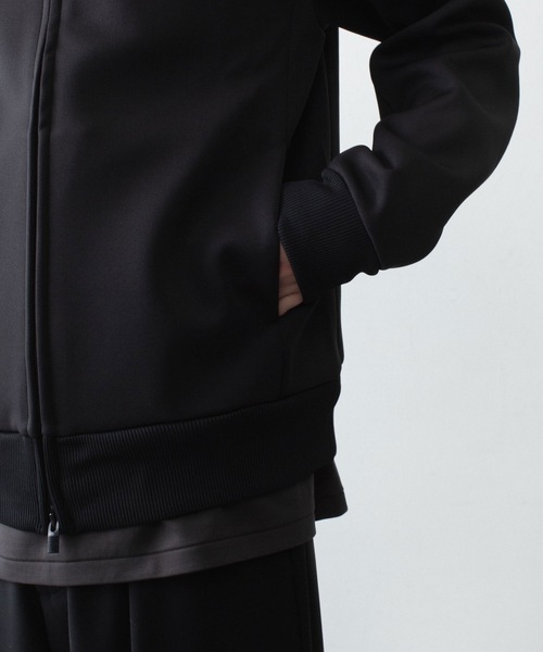 ATTACHMENT（アタッチメント）の「PE ストレッチ ダブルニット トラックジャケット / PE STRETCH DOUBLE KNIT TRACK JKT（ブルゾン・メンズ・ダークカーキ/ライトグレー/ブラック・4/3/1/2）」の6枚目の写真