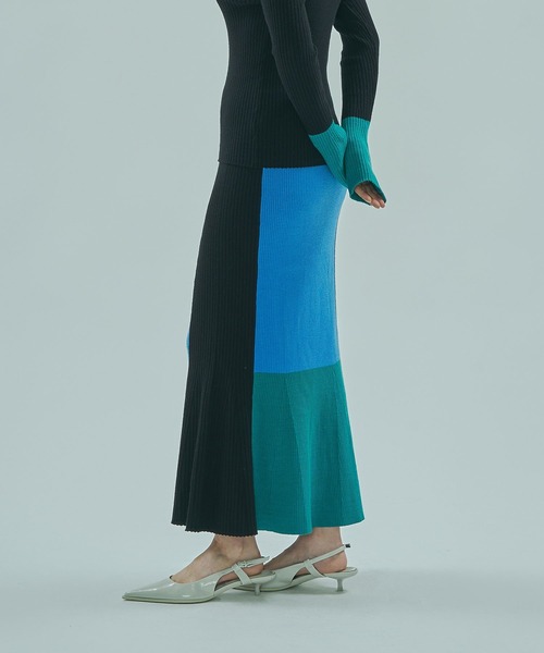 ROSE BUD(ローズバッド)の「MULTICOLOR RIB KNIT SKIRT(スカート・レディース・ブラック/バーガンディー・ONE SIZE)」の4枚目の写真