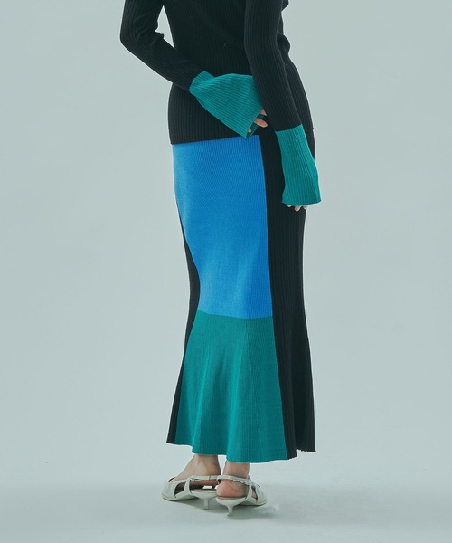 ROSE BUD(ローズバッド)の「MULTICOLOR RIB KNIT SKIRT(スカート・レディース・ブラック/バーガンディー・ONE SIZE)」の5枚目の写真