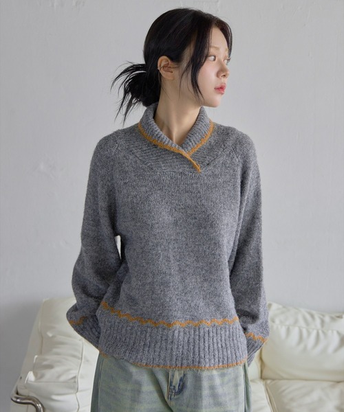 UNE MANSION(ユヌマンション)の「ユニークハーフハイネックバイカラーオーバーサイズニット(ニット/セーター・レディース・チャコールグレー/ベージュ・FREE)」の1枚目の写真