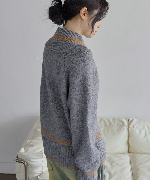 UNE MANSION(ユヌマンション)の「ユニークハーフハイネックバイカラーオーバーサイズニット(ニット/セーター・レディース・チャコールグレー/ベージュ・FREE)」の5枚目の写真
