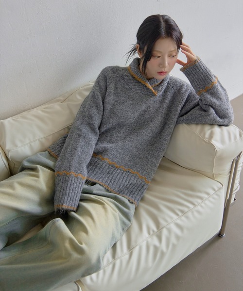 UNE MANSION(ユヌマンション)の「ユニークハーフハイネックバイカラーオーバーサイズニット(ニット/セーター・レディース・チャコールグレー/ベージュ・FREE)」の7枚目の写真