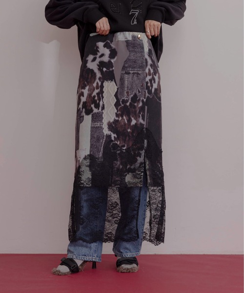 Eimee Law(エイミーロウ)の「カウ柄デニムコラージュptヘムレースタイトスカート(スカート・レディース・グレー/カーキ・FREE)」の2枚目の写真