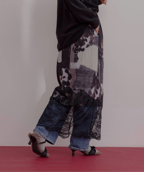Eimee Law(エイミーロウ)の「カウ柄デニムコラージュptヘムレースタイトスカート(スカート・レディース・グレー/カーキ・FREE)」の3枚目の写真