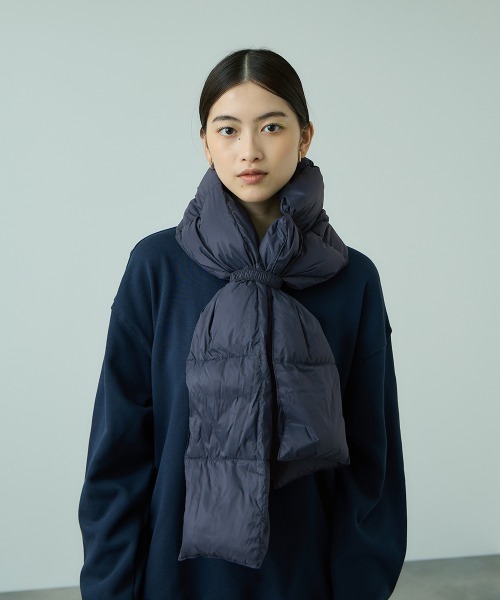 VICKY（ビッキー）の「TAION　マウンテンボリュームダウンスカーフ≪手洗い可能≫（ストール/ショール・レディース・ブラック/ネイビー・FREE）」の8枚目の写真