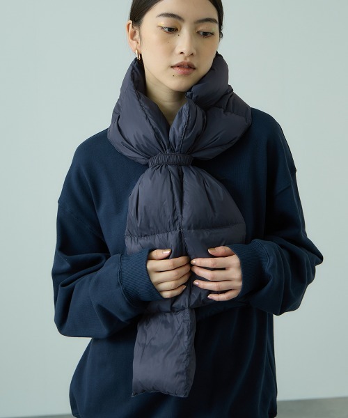 VICKY（ビッキー）の「TAION　マウンテンボリュームダウンスカーフ≪手洗い可能≫（ストール/ショール・レディース・ブラック/ネイビー・FREE）」の9枚目の写真