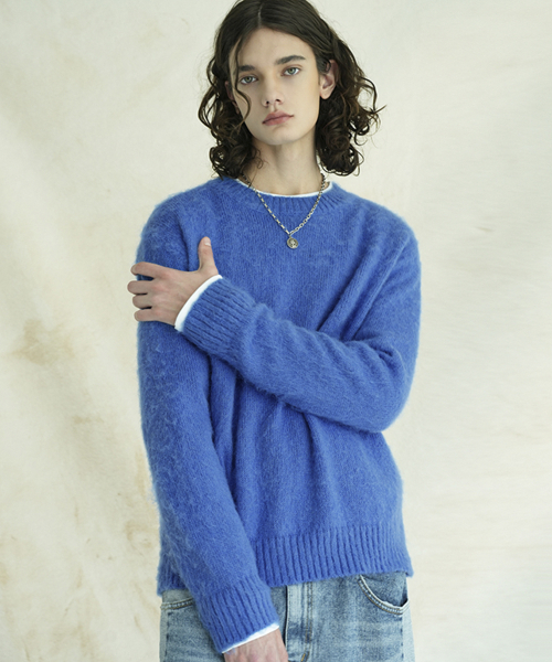 AVANDRESS(アバンドレス )の「Round Angora Knit - 6 COL(ニット/セーター・レディース・エメラルドブルー/ブラック/パープル/杢グレー/Mustard・1/2)」の6枚目の写真