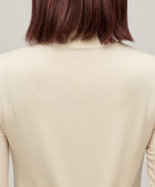 MUSINSA STANDARD WOMAN（ムシンサスタンダードウーマン）の「ウィメンズテンセルスリムタートルネックTシャツ[バタークリーム]（Tシャツ/カットソー・レディース・その他・SMALL/MEDIUM/LARGE/X-LARGE/X-SMALL）」の8枚目の写真