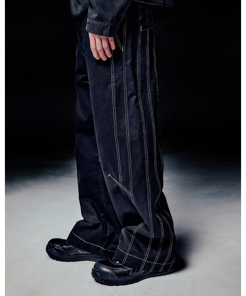 NOMANUAL(NOMANUAL)の「TILTED SIDE LINE PANTS - WASHED BLACK(その他パンツ・レディース・その他・SMALL/MEDIUM/LARGE)」の3枚目の写真