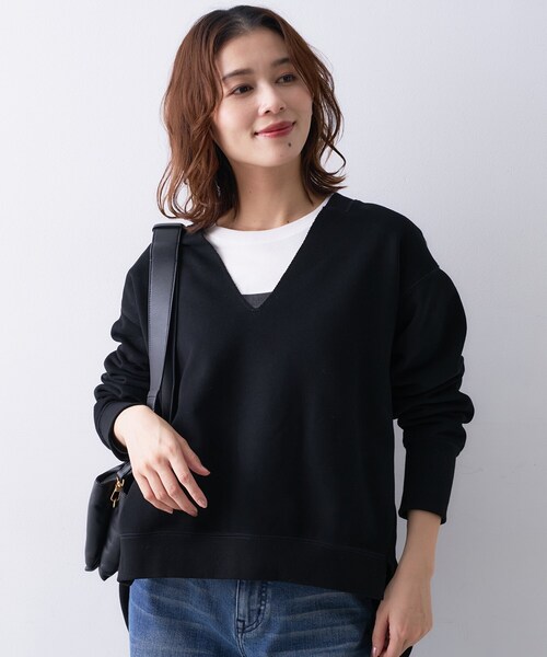 UNTITLED(アンタイトル)の「【Liyoca】ソフト裏毛Vネックプルオーバー(Tシャツ/カットソー・レディース・ブラック/ベージュ・02)」の4枚目の写真