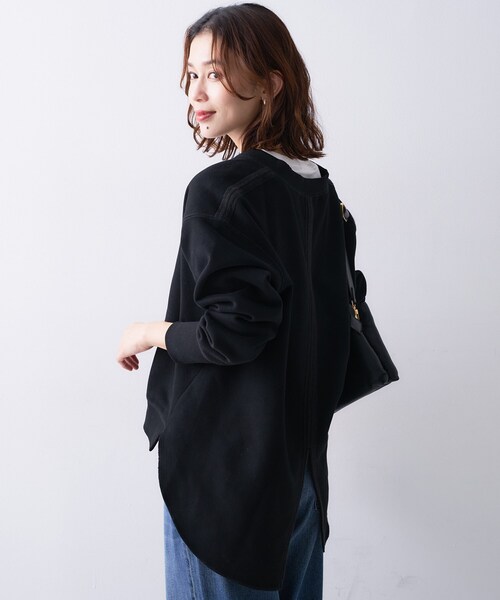 UNTITLED(アンタイトル)の「【Liyoca】ソフト裏毛Vネックプルオーバー(Tシャツ/カットソー・レディース・ブラック/ベージュ・02)」の5枚目の写真