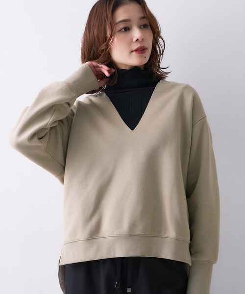 UNTITLED(アンタイトル)の「【Liyoca】ソフト裏毛Vネックプルオーバー(Tシャツ/カットソー・レディース・ブラック/ベージュ・02)」の8枚目の写真