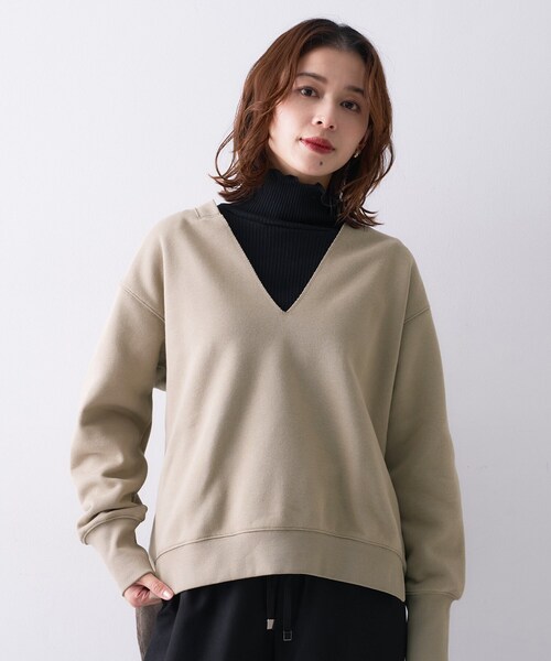 UNTITLED(アンタイトル)の「【Liyoca】ソフト裏毛Vネックプルオーバー(Tシャツ/カットソー・レディース・ブラック/ベージュ・02)」の9枚目の写真