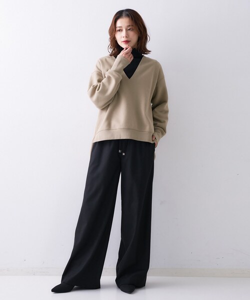 UNTITLED(アンタイトル)の「【Liyoca】ソフト裏毛Vネックプルオーバー(Tシャツ/カットソー・レディース・ブラック/ベージュ・02)」の10枚目の写真