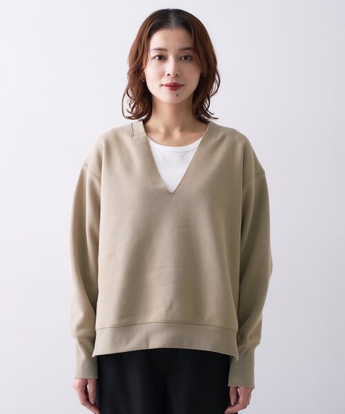 UNTITLED(アンタイトル)の「【Liyoca】ソフト裏毛Vネックプルオーバー(Tシャツ/カットソー・レディース・ブラック/ベージュ・02)」の12枚目の写真