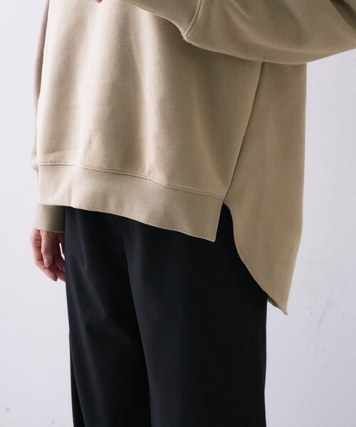 UNTITLED(アンタイトル)の「【Liyoca】ソフト裏毛Vネックプルオーバー(Tシャツ/カットソー・レディース・ブラック/ベージュ・02)」の17枚目の写真