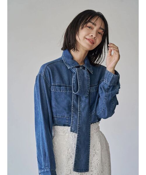 TONAL(トーナル)の「テンセルデニムボウタイブラウス(シャツ/ブラウス・レディース・ブラック/インディゴブルー・MEDIUM)」の2枚目の写真