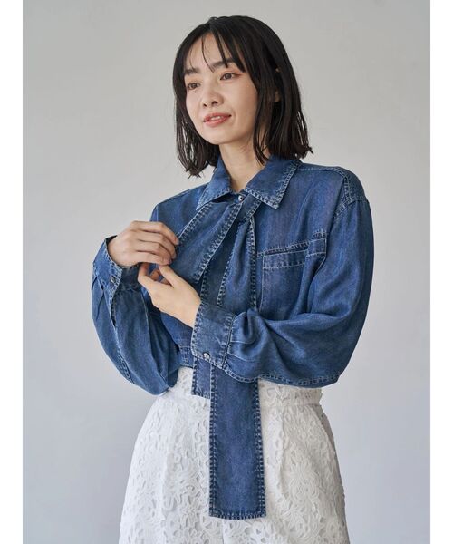 TONAL(トーナル)の「テンセルデニムボウタイブラウス(シャツ/ブラウス・レディース・ブラック/インディゴブルー・MEDIUM)」の4枚目の写真