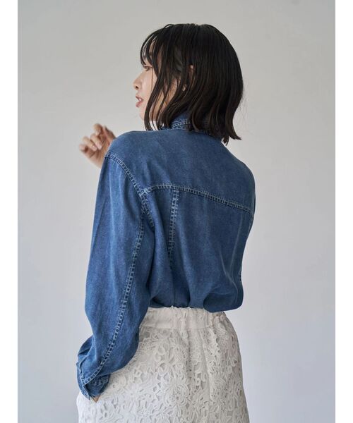 TONAL(トーナル)の「テンセルデニムボウタイブラウス(シャツ/ブラウス・レディース・ブラック/インディゴブルー・MEDIUM)」の5枚目の写真