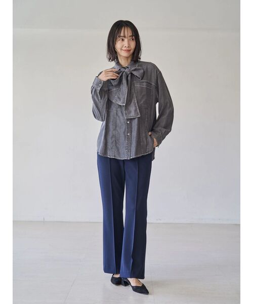 TONAL(トーナル)の「テンセルデニムボウタイブラウス(シャツ/ブラウス・レディース・ブラック/インディゴブルー・MEDIUM)」の10枚目の写真
