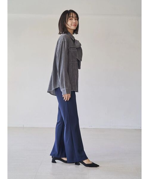 TONAL(トーナル)の「テンセルデニムボウタイブラウス(シャツ/ブラウス・レディース・ブラック/インディゴブルー・MEDIUM)」の13枚目の写真