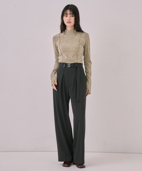 UNITED TOKYO(ユナイテッドトウキョウ)の「アイレットベルトストレートパンツ|ウォッシャブル/オフィスカジュアル/細見え/春服(スラックス・レディース・ダークグレー/ベージュ・1/2)」の3枚目の写真