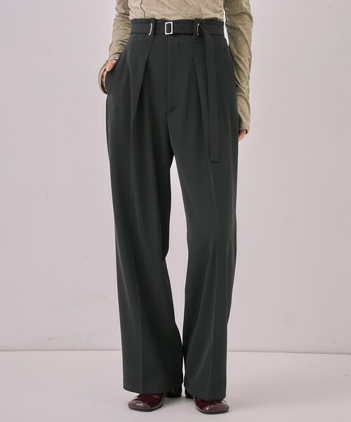 UNITED TOKYO(ユナイテッドトウキョウ)の「アイレットベルトストレートパンツ|ウォッシャブル/オフィスカジュアル/細見え/春服(スラックス・レディース・ダークグレー/ベージュ・1/2)」の4枚目の写真