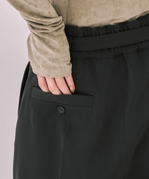 UNITED TOKYO(ユナイテッドトウキョウ)の「アイレットベルトストレートパンツ|ウォッシャブル/オフィスカジュアル/細見え/春服(スラックス・レディース・ダークグレー/ベージュ・1/2)」の8枚目の写真