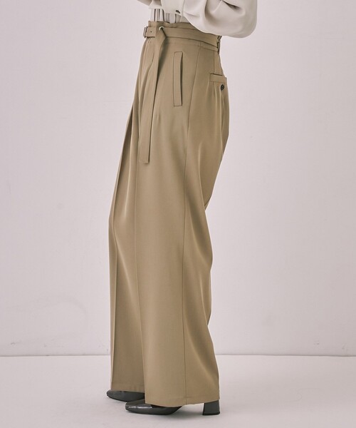 UNITED TOKYO(ユナイテッドトウキョウ)の「アイレットベルトストレートパンツ|ウォッシャブル/オフィスカジュアル/細見え/春服(スラックス・レディース・ダークグレー/ベージュ・1/2)」の14枚目の写真