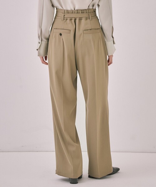 UNITED TOKYO(ユナイテッドトウキョウ)の「アイレットベルトストレートパンツ|ウォッシャブル/オフィスカジュアル/細見え/春服(スラックス・レディース・ダークグレー/ベージュ・1/2)」の15枚目の写真