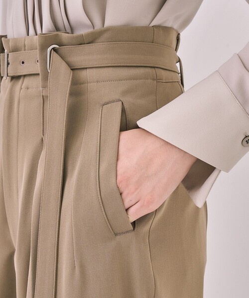 UNITED TOKYO(ユナイテッドトウキョウ)の「アイレットベルトストレートパンツ|ウォッシャブル/オフィスカジュアル/細見え/春服(スラックス・レディース・ダークグレー/ベージュ・1/2)」の17枚目の写真