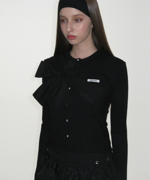 CRANK（クランク）の「[Ships sequentially within 12/8] Ribbon Tide Knit Cardigan_Black（カーディガン/ボレロ・レディース・その他・FREE）」の2枚目の写真