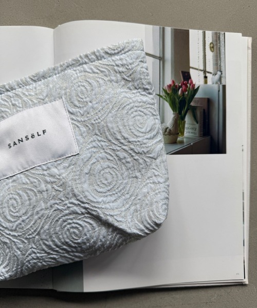 SANSeLF(サンセルフ)の「【SANSeLF】 ローズエンボスポーチ saa25a226(ポーチ・レディース・ライトブルー・FREE)」の4枚目の写真