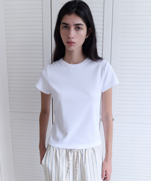 ANDNEEDS(アンドニーズ)の「Bessette half tee (white)(Tシャツ/カットソー・レディース・その他・FREE)」の3枚目の写真