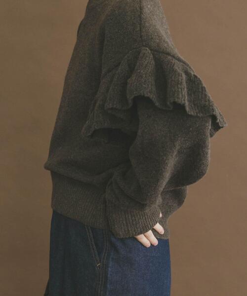 ITEMS URBANRESEARCH（アイテムズ アーバンリサーチ）の「フリルクルーネックニット（ニット/セーター・レディース・オフホワイト/ブラウン/グレー・FREE）」の15枚目の写真