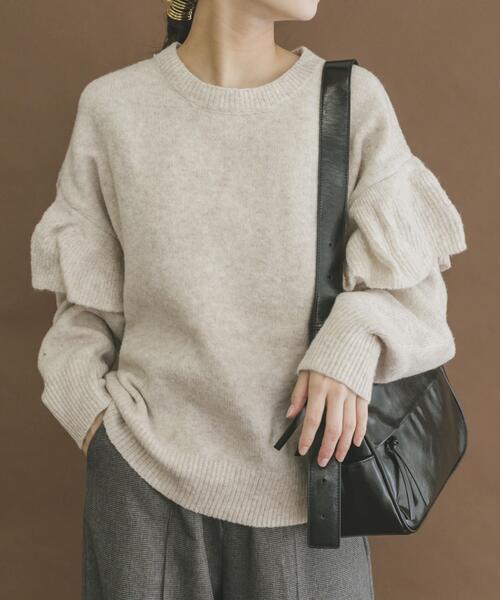 ITEMS URBANRESEARCH（アイテムズ アーバンリサーチ）の「フリルクルーネックニット（ニット/セーター・レディース・オフホワイト/ブラウン/グレー・FREE）」の7枚目の写真