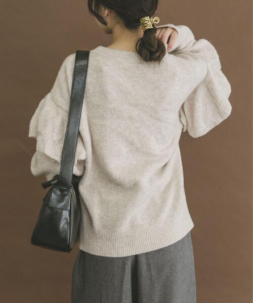 ITEMS URBANRESEARCH（アイテムズ アーバンリサーチ）の「フリルクルーネックニット（ニット/セーター・レディース・オフホワイト/ブラウン/グレー・FREE）」の8枚目の写真