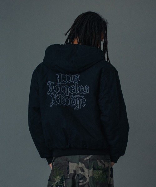 XLARGE（エクストララージ）の「PATCHED OLD ENGLISH HOODED WORK JACKET（ブルゾン・メンズ・ブラック/グレー/カモフラージュ/ネイビー・S/M/L/XL）」の2枚目の写真