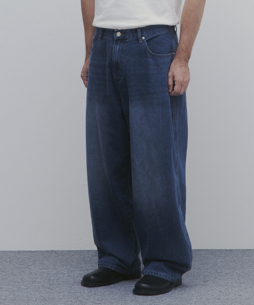 And Again(アンドアゲイン)の「ワイドエッセンシャルデニムパンツ(ウォッシュドダークブルー)(デニムパンツ・メンズ・その他・SMALL/MEDIUM/LARGE)」の2枚目の写真