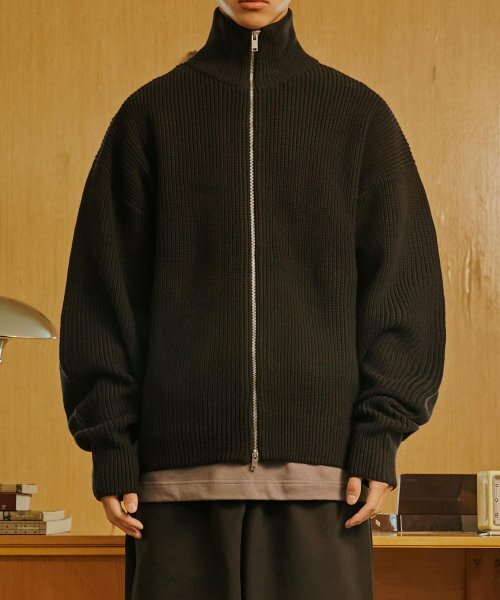 Resort Pull Zip Up (Black) — куртка на молнии, черная