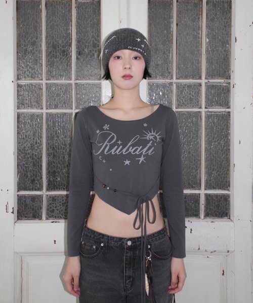RUBATI(ルバティ)の「サンライズワイドネックストラップクロップ長袖Tシャツ_チャコール(Tシャツ/カットソー・レディース・その他・FREE)」の3枚目の写真