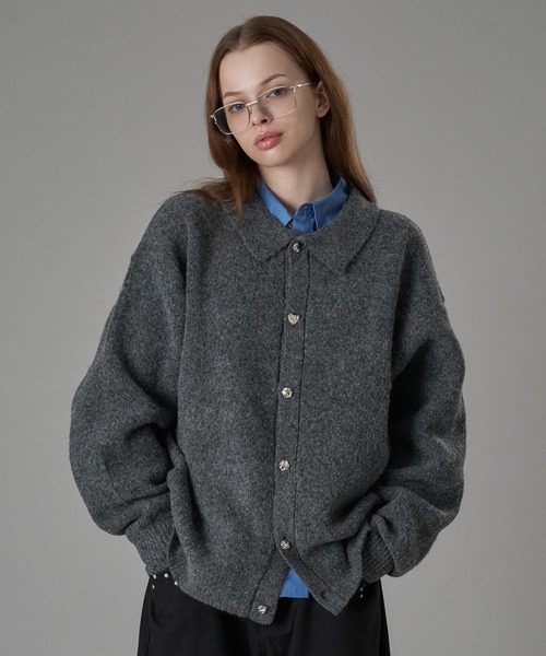 ONCILY（オンシェリー）の「SILVER BUTTON SHAGGY KNIT POLO CARDIGAN / シルバーボタンシャギーニットポロカーディガン（カーディガン/ボレロ・メンズ・チャコールグレー/ブルー/ブラウン/オレンジ・SMALL/MEDIUM/LARGE）」の2枚目の写真