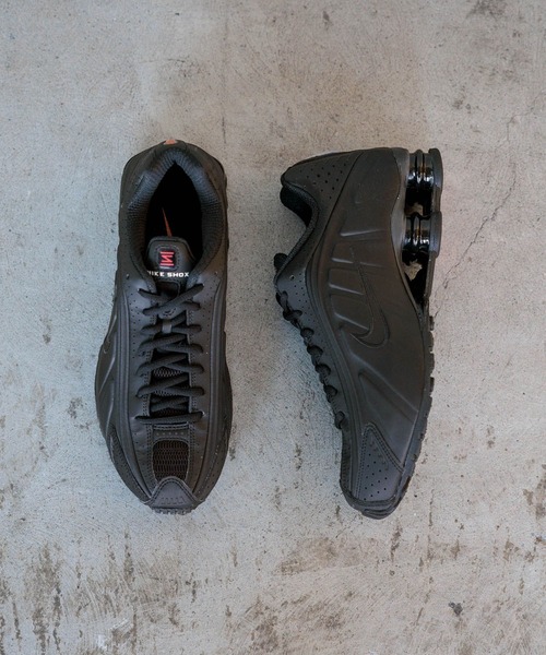 NIKE(ナイキ)の「【HEREIAM】NIKE(ナイキ)/W Shox R4(スニーカー・メンズ・ブラック/シルバー・26.0cm/27.0cm/28.0cm)」の3枚目の写真